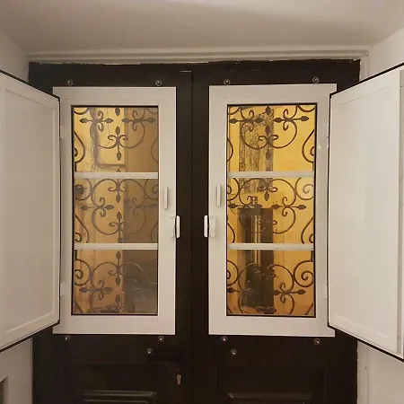 In The Heart Of Alfama! Лиссабон